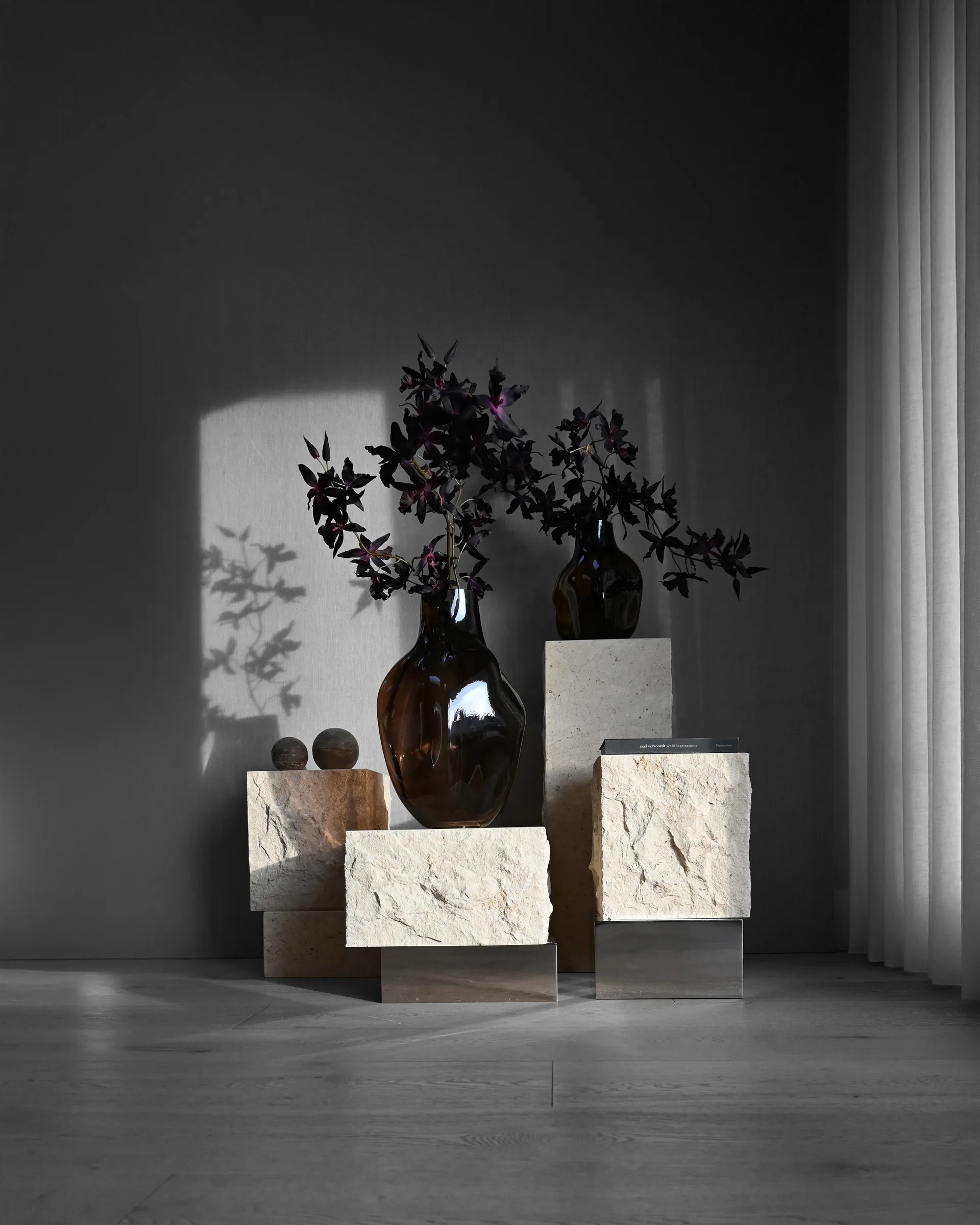 Temple sidobord low 42x40 cm, Chrome-limestone 101 Copenhagen