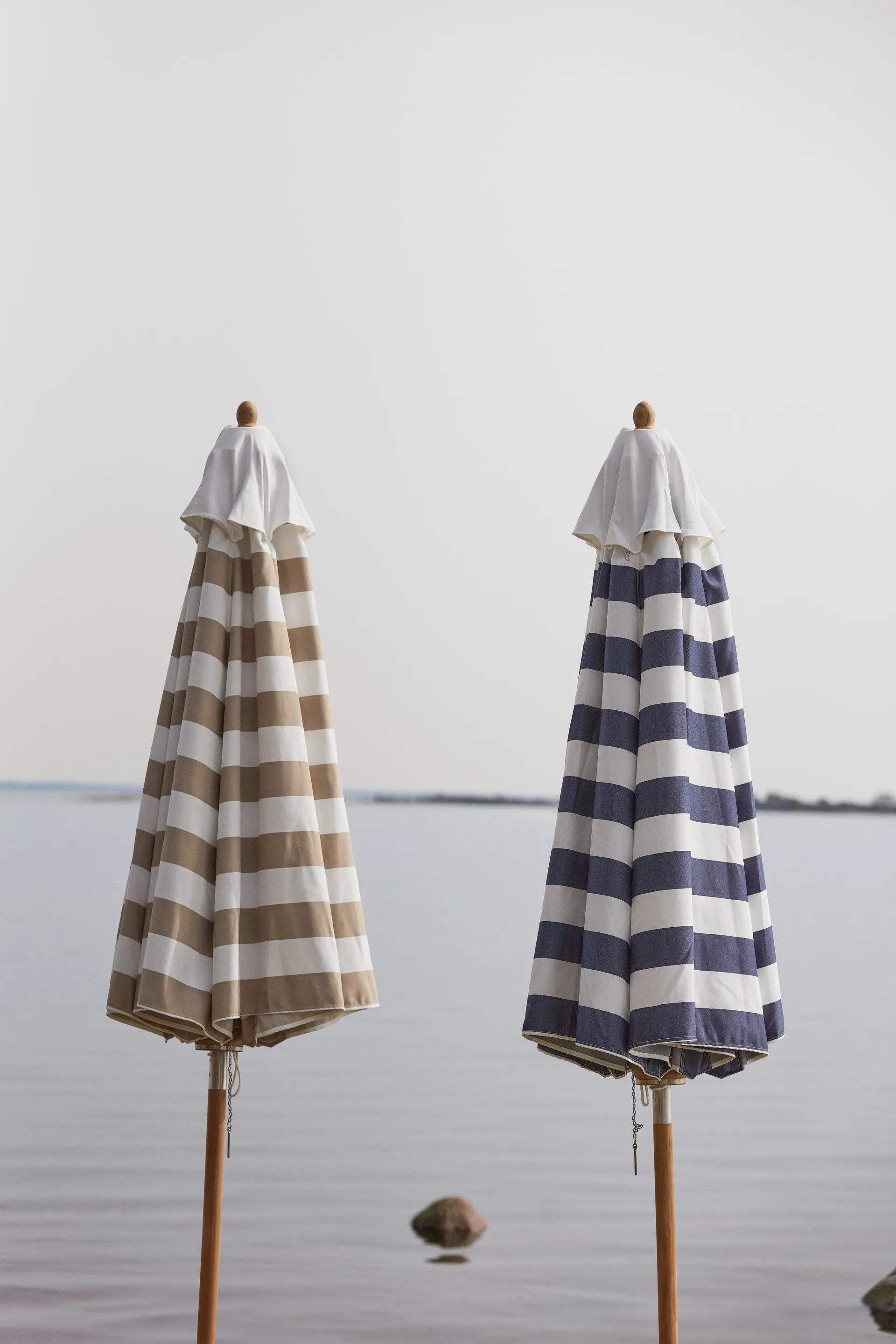 Hisshult parasoll Ø270 cm, Beige stripe-teak 1898