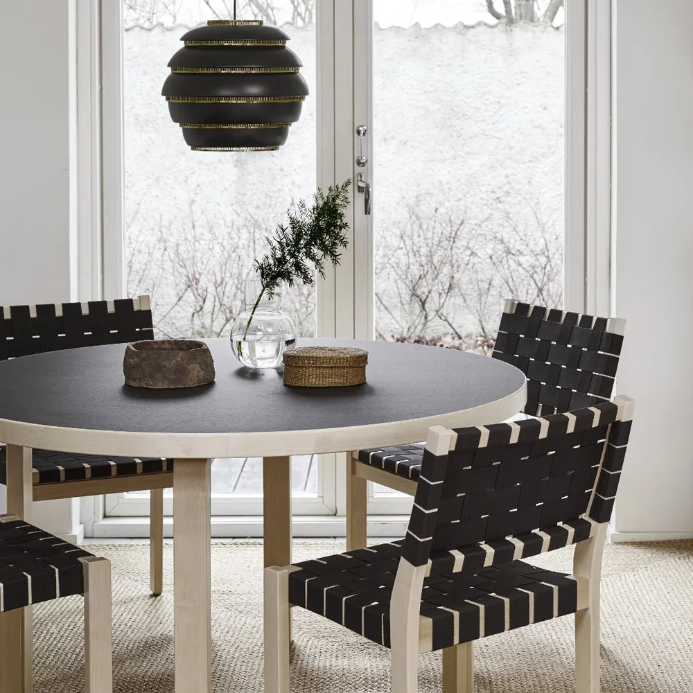 611 stol linnegjord, Svart-Svartlackad björk Artek