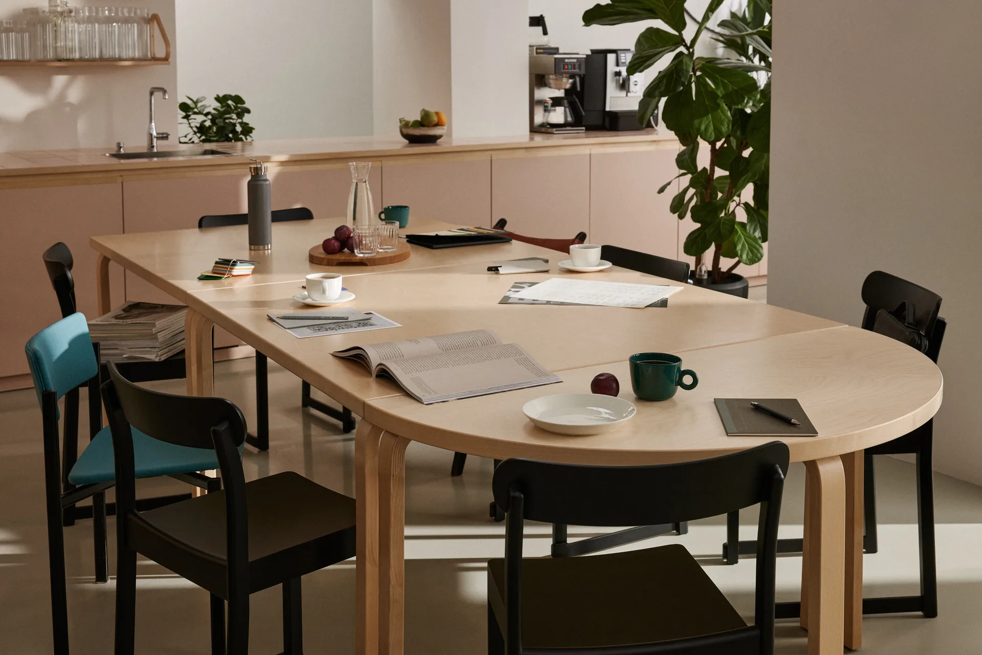 Aalto 84 matbord, Top birch veneer-natural lacquered Artek
