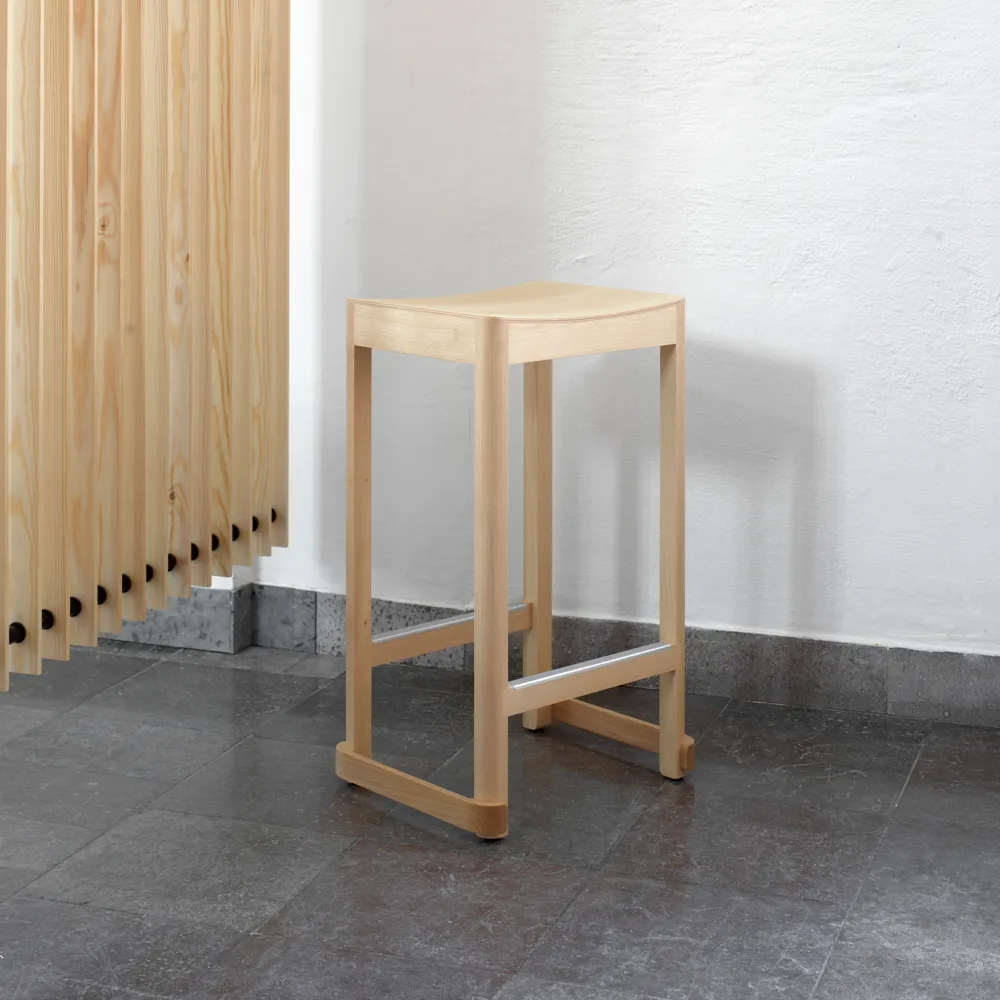 Atelier barpall, Svartlackerad björk-H75 cm Artek