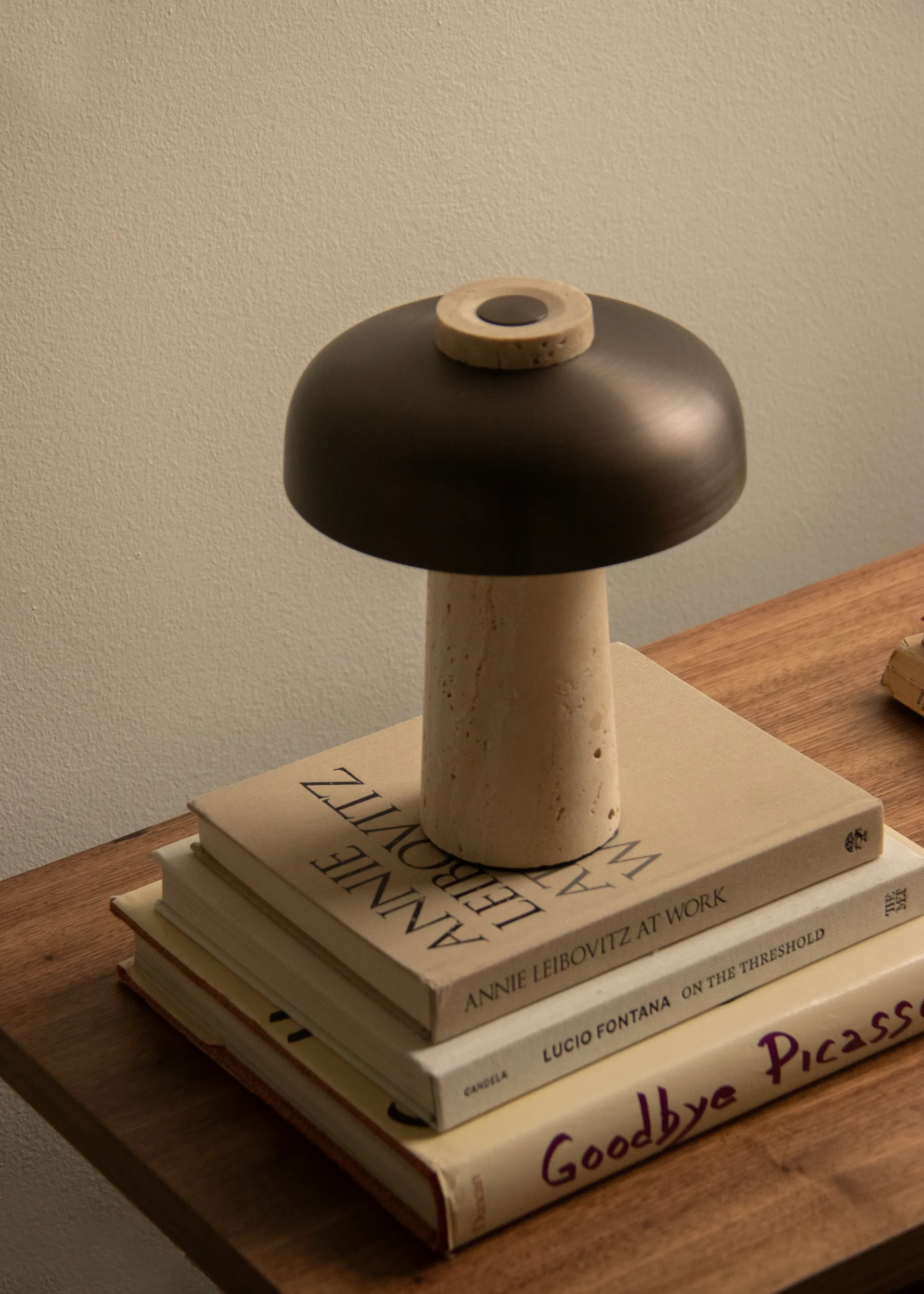 Reverse portabel bordslampa 24,5 cm, Travertine-bronzed aluminium Audo Copenhagen