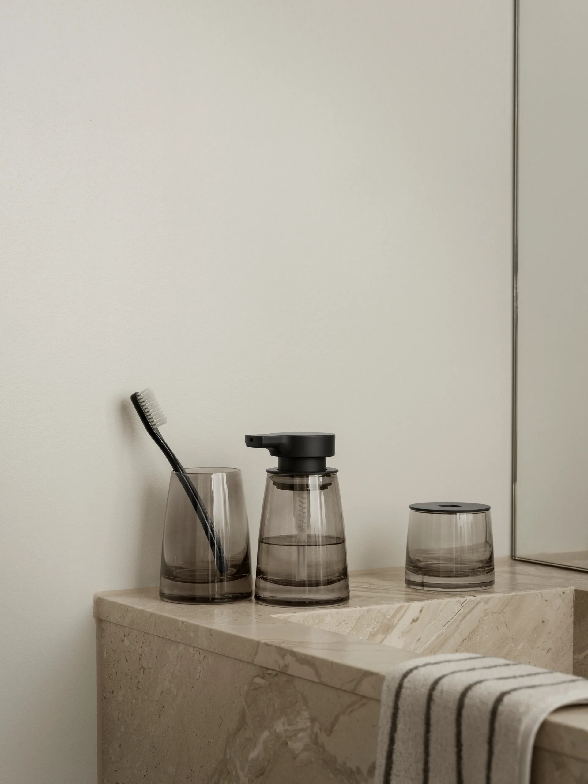 Ava tvålpump 25 cl, Black blomus