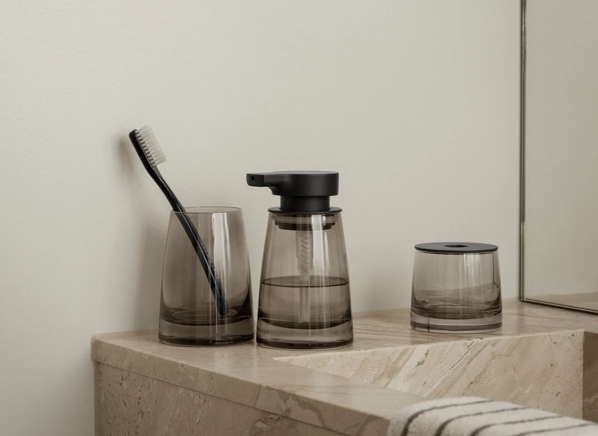 Ava tvålpump 25 cl, Black blomus