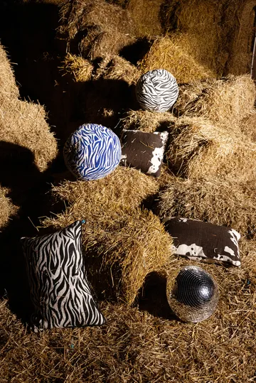 Anima kudde Ø35 cm - Zebra-svart - Byon