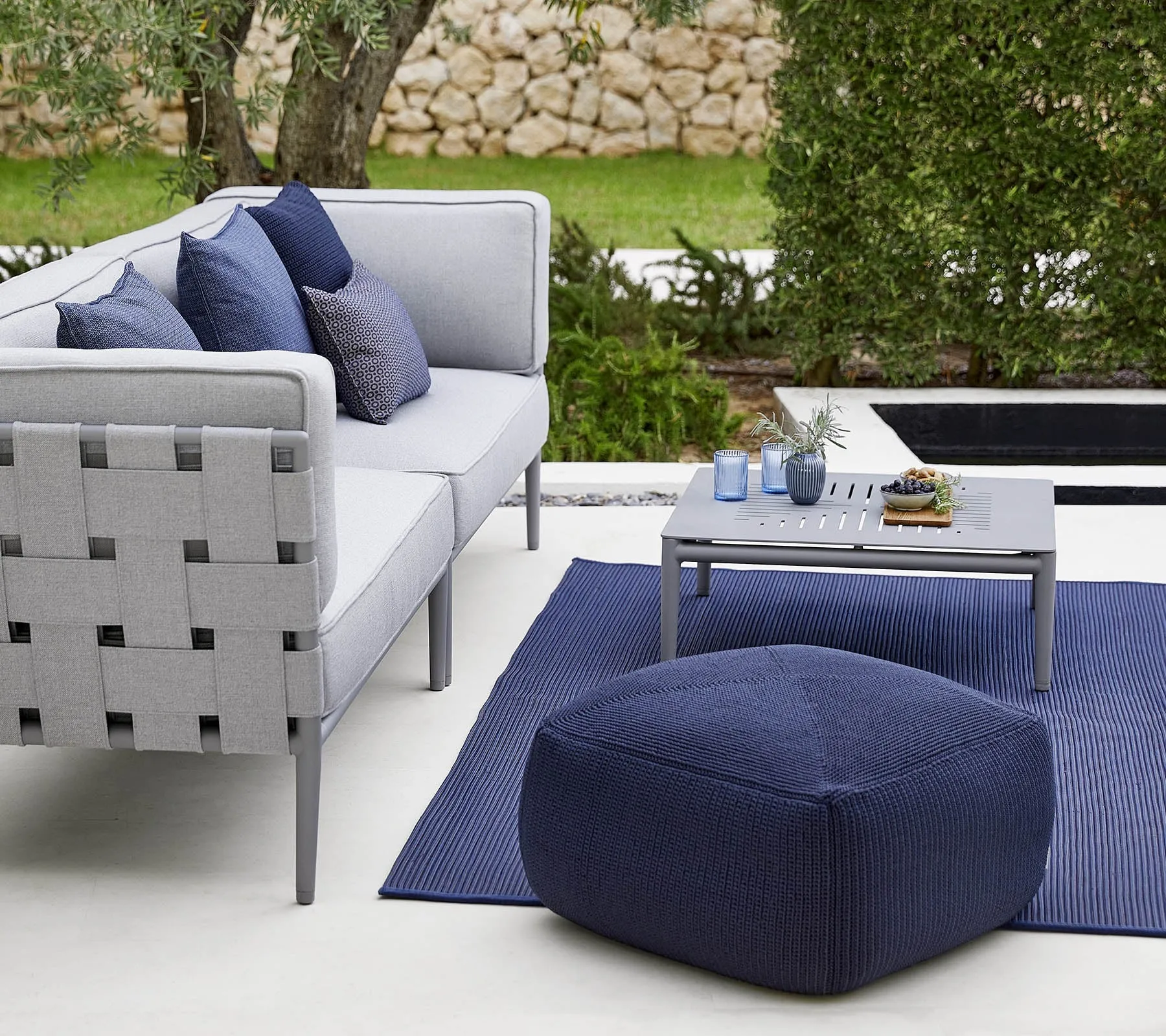 Divine sittpuff, Midnight blue Cane-line