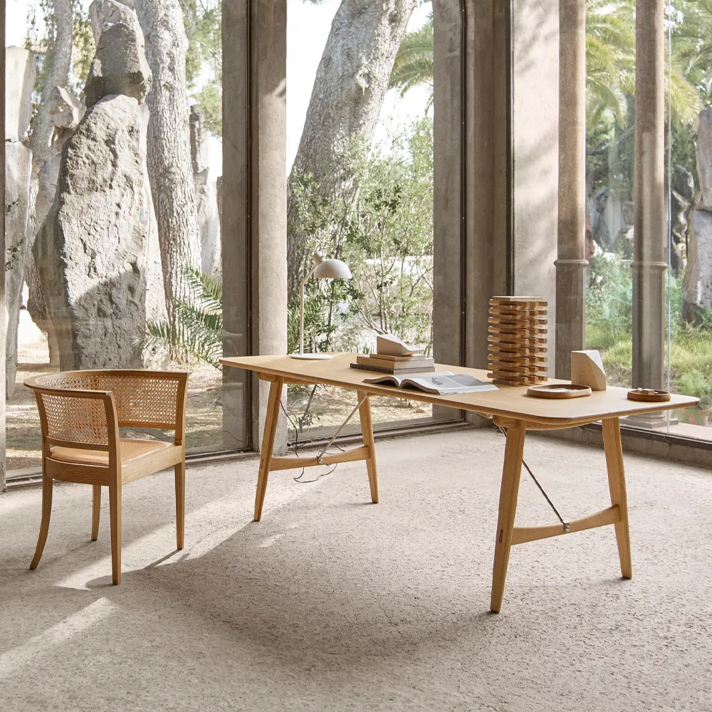 BM1160 Hunting Table matbord, Klarlackad valnöt-mässing Carl Hansen & Søn
