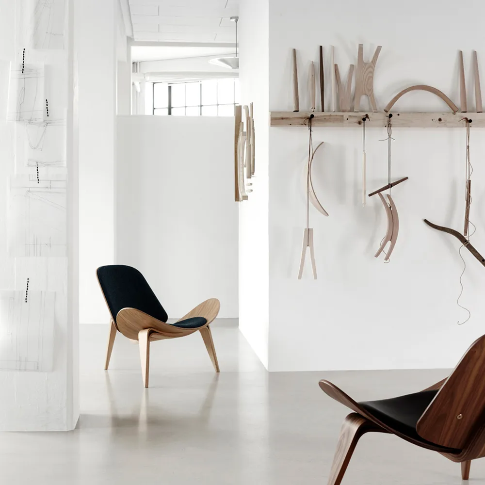 CH07 fåtölj, Thor 301 läder-svartlackad ek Carl Hansen & Søn