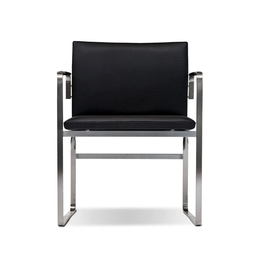 CH111 karmstol, Loke 7150 svart läder-rostfritt stativ Carl Hansen & Søn