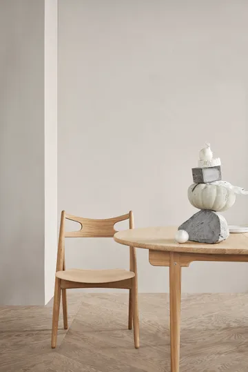 CH337 matbord utdragbart med plats för 2 ilägg - Vitoljad ek - Carl Hansen & Søn
