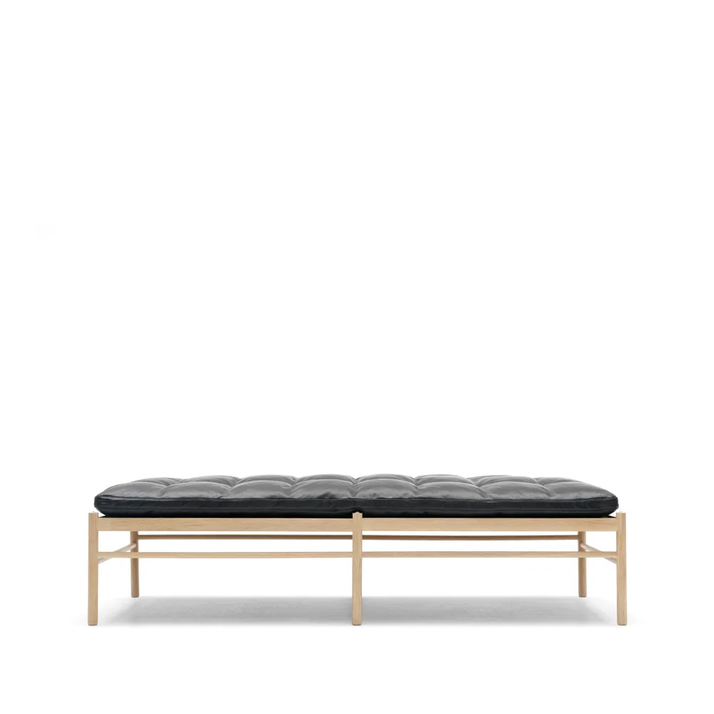 OW150 dagbädd, Loke 7150 läder svart-såpad ek Carl Hansen & Søn