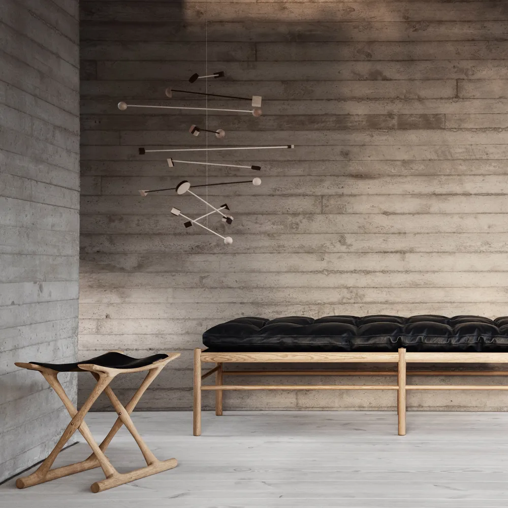 OW150 dagbädd, Loke 7150 läder svart-såpad ek Carl Hansen & Søn