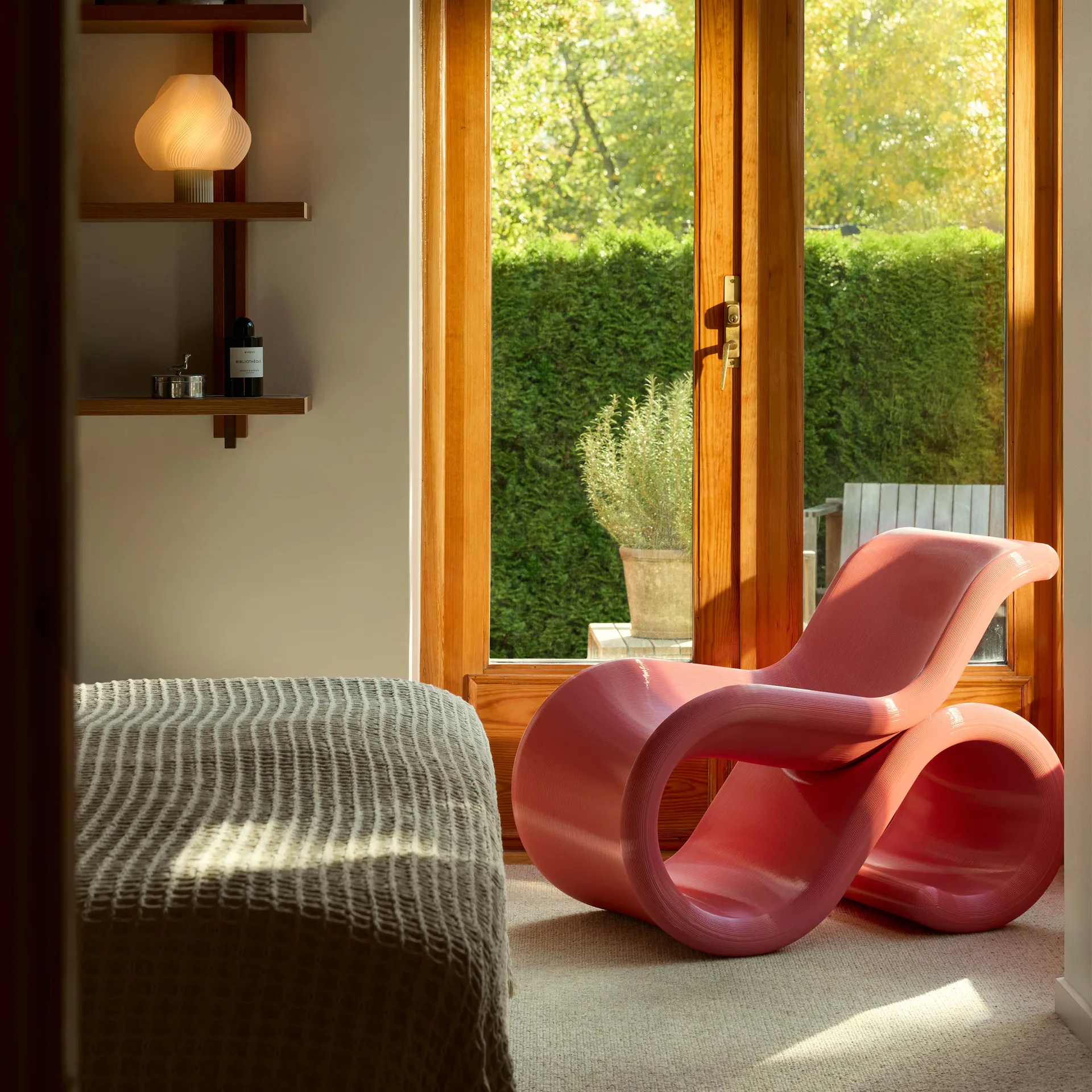Éclair chair loungestol, Bubblegum Crème Atelier