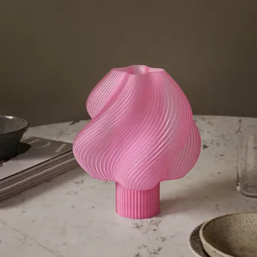 Soft Serve portabel bordslampa - Rose sorbet, 23 cm - Crème Atelier