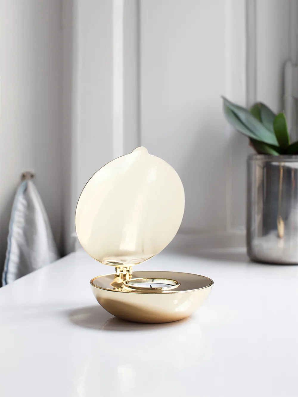 Shell ljuslykta, mässing Design House Stockholm