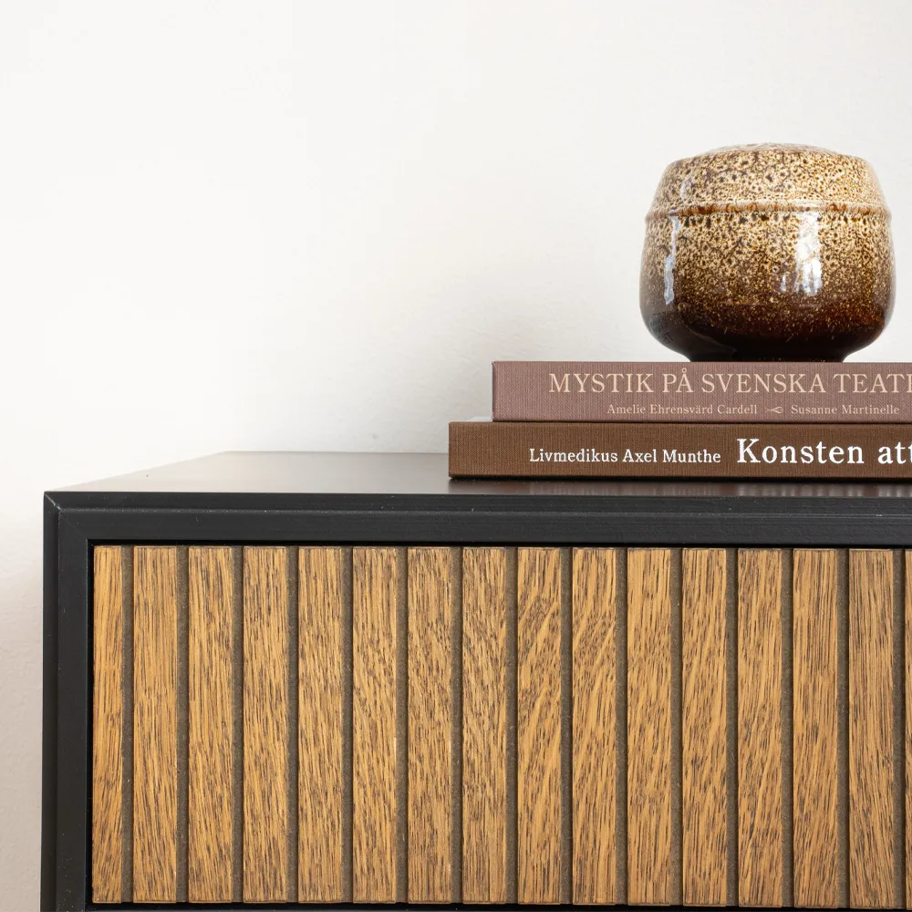 Line byrå, Walnut/white-6 lådor-vägghängd Englesson