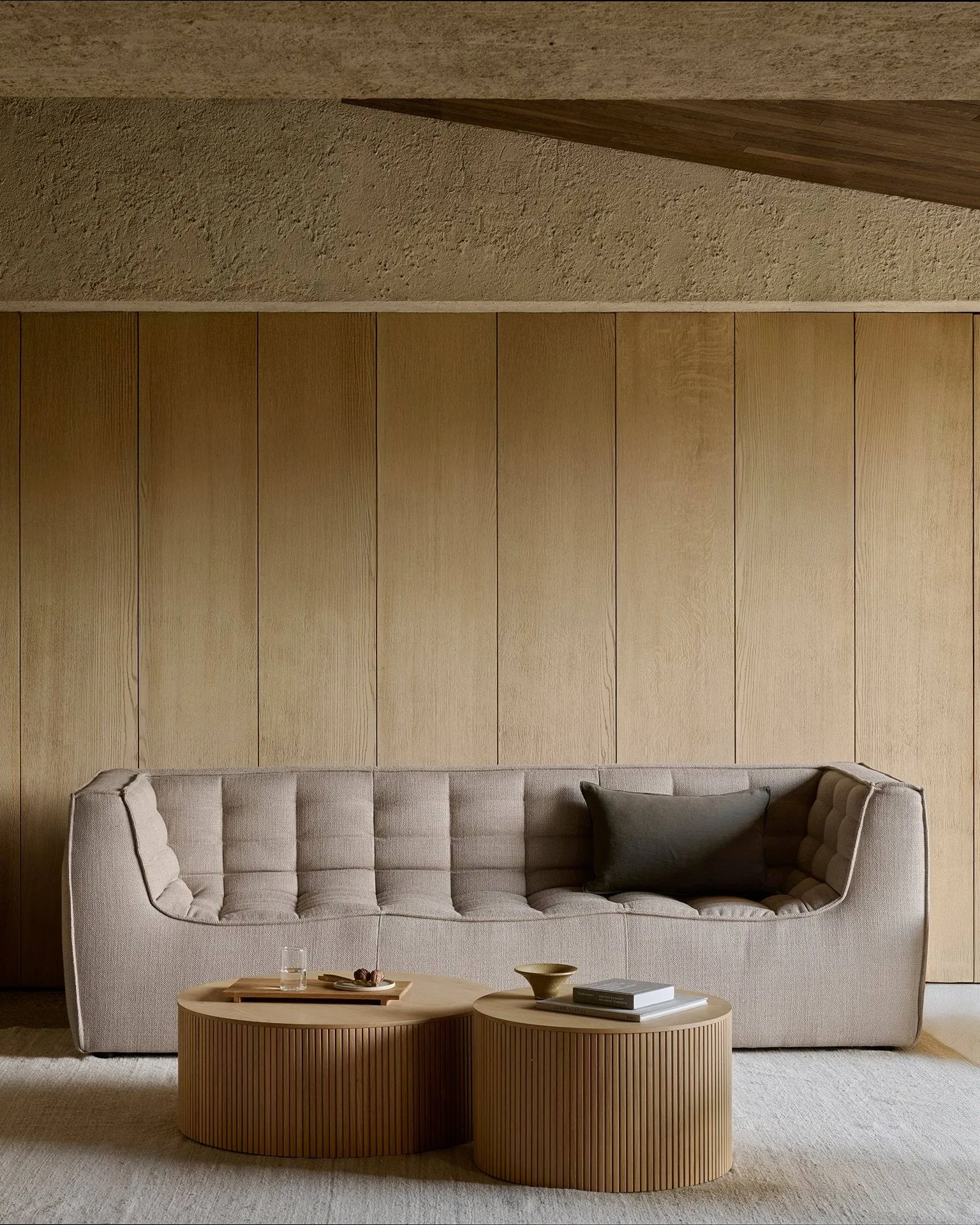 N701 soffa 2-sits, Beige, med armstöd Ethnicraft