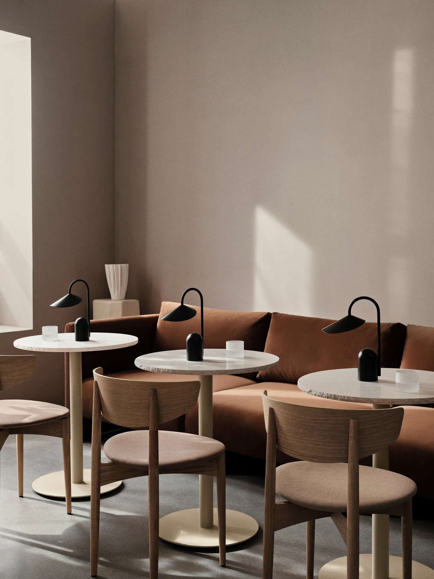 Arum portabel lampa, Black Ferm Living