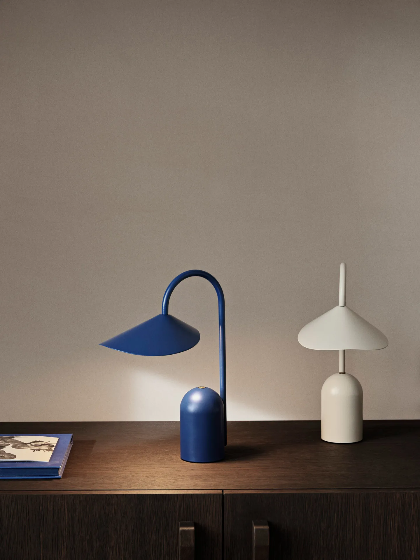 Arum portabel lampa, Cashmere Ferm Living
