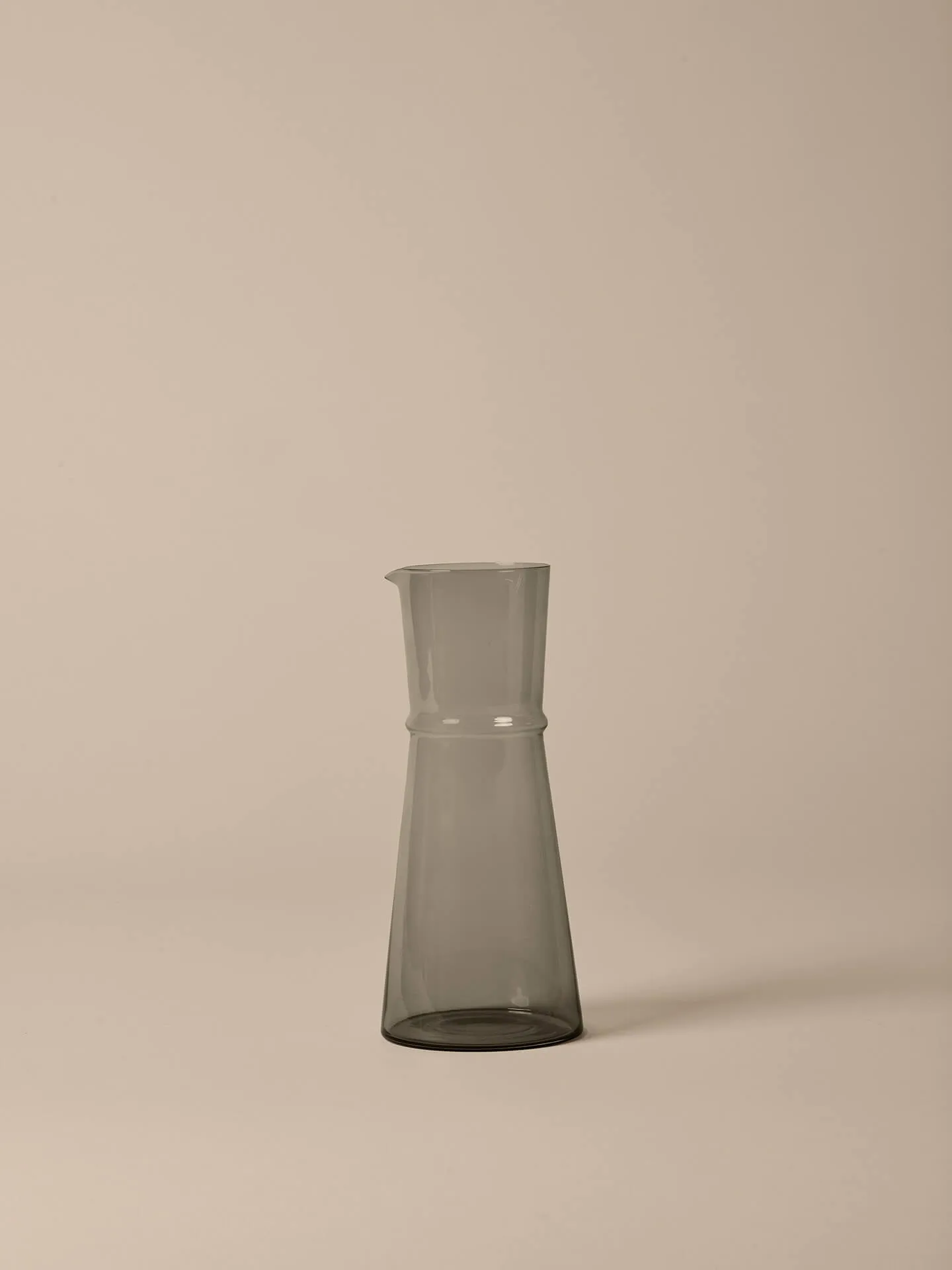 Boya karaff, Smoked grey, 1,35 L Ferm Living