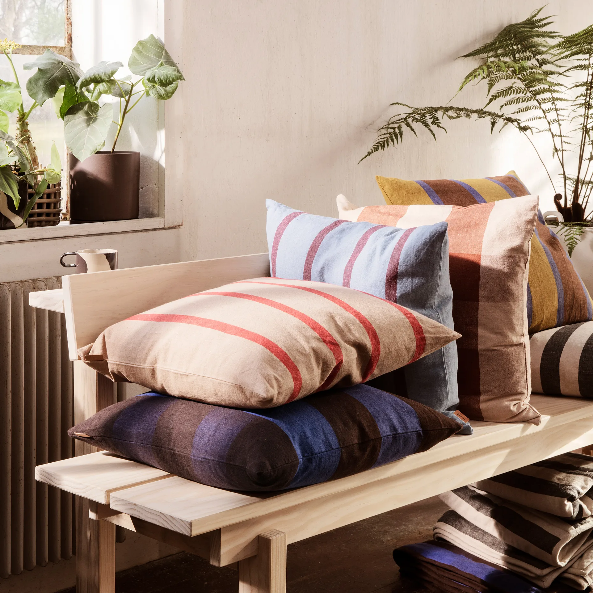 Grand kudde 50x50 cm, Camel-red Ferm Living
