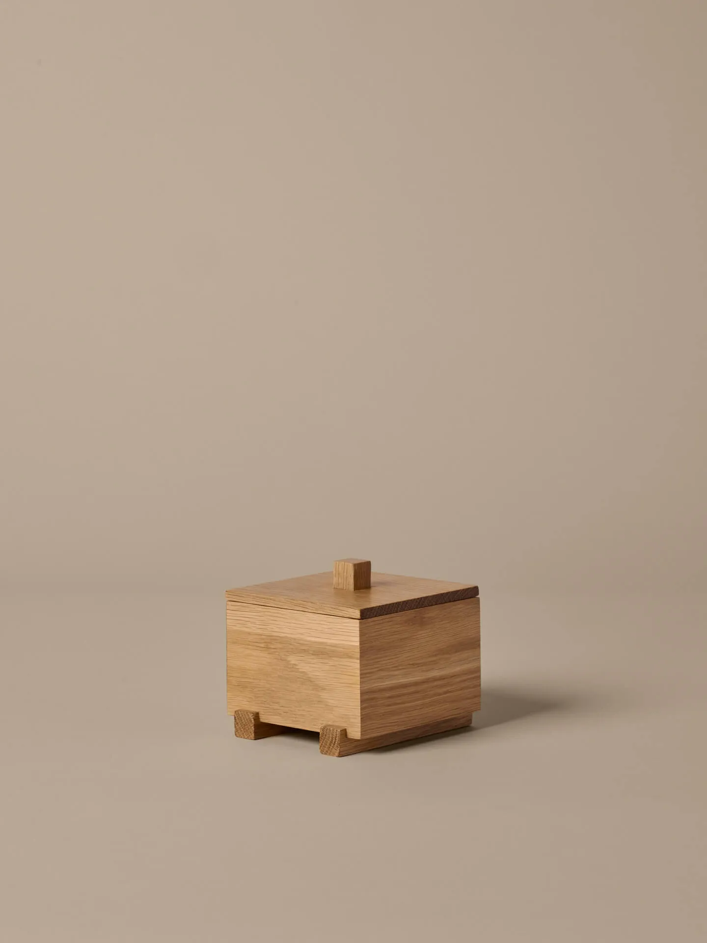 Moku ask, Obehandlad ek, 10x11x9,5 cm Ferm Living