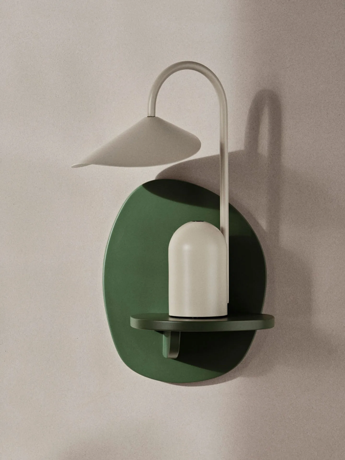 Pilu vägghylla 25 cm, Verdant Green Ferm Living