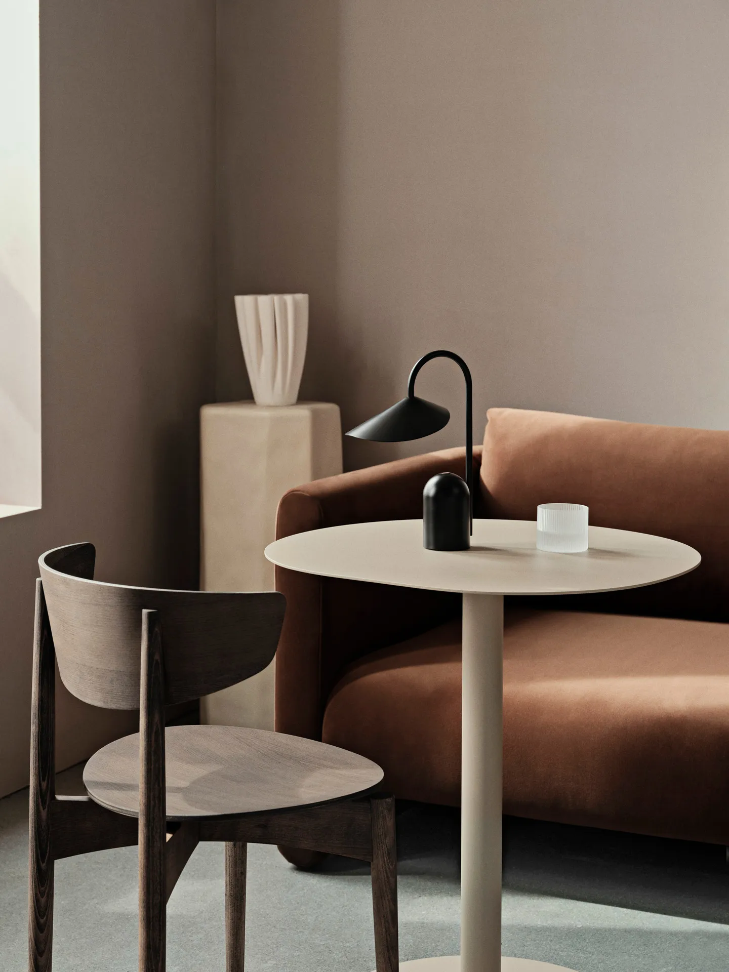 Pond cafébord Ø64x72 cm, Cashmere Ferm Living
