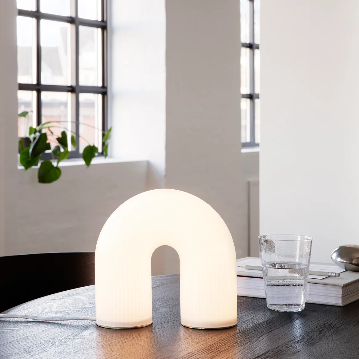 Vuelta bordslampa, Vit Ferm Living