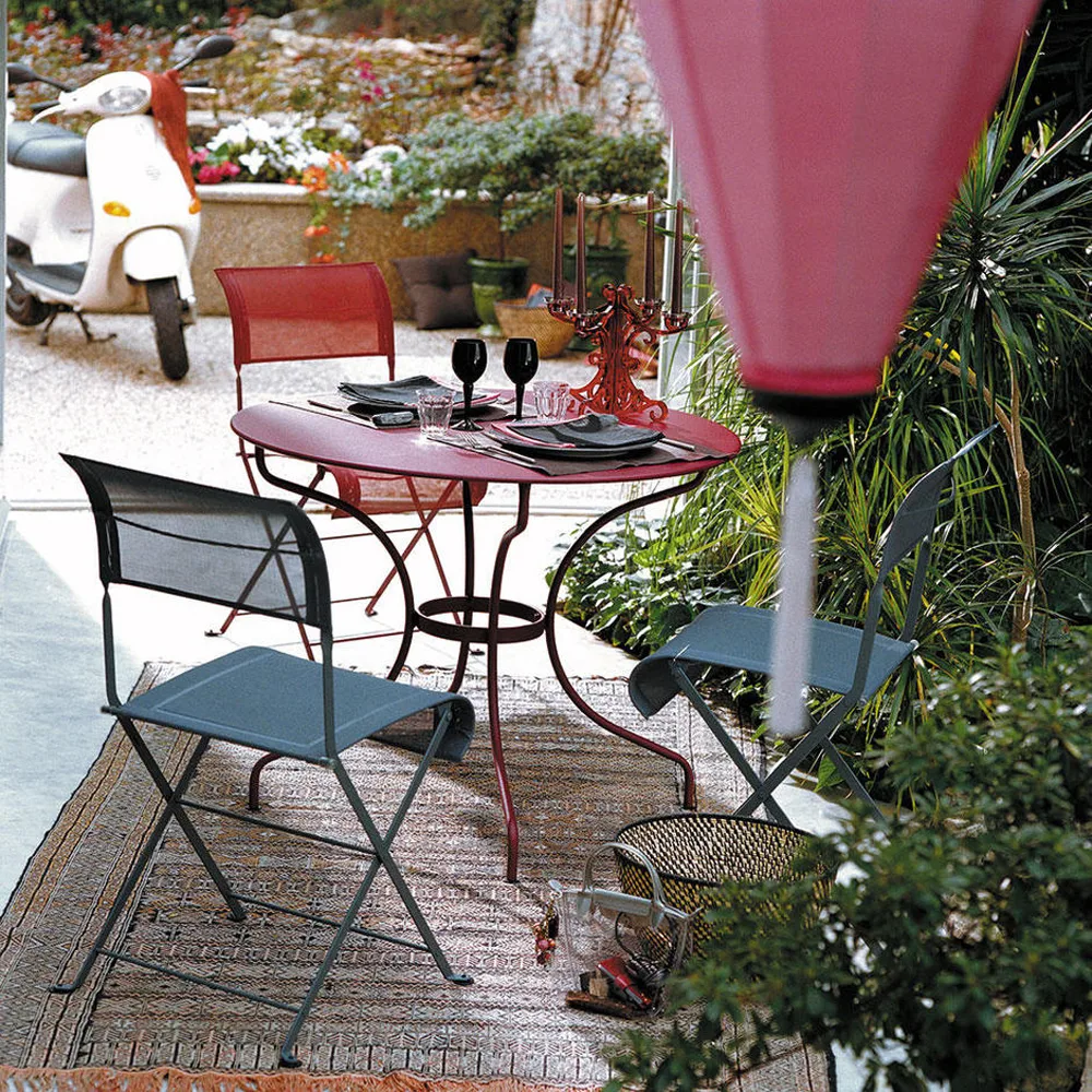 Opera+ bord Ø96 cm, Black cherry (vinröd) Fermob