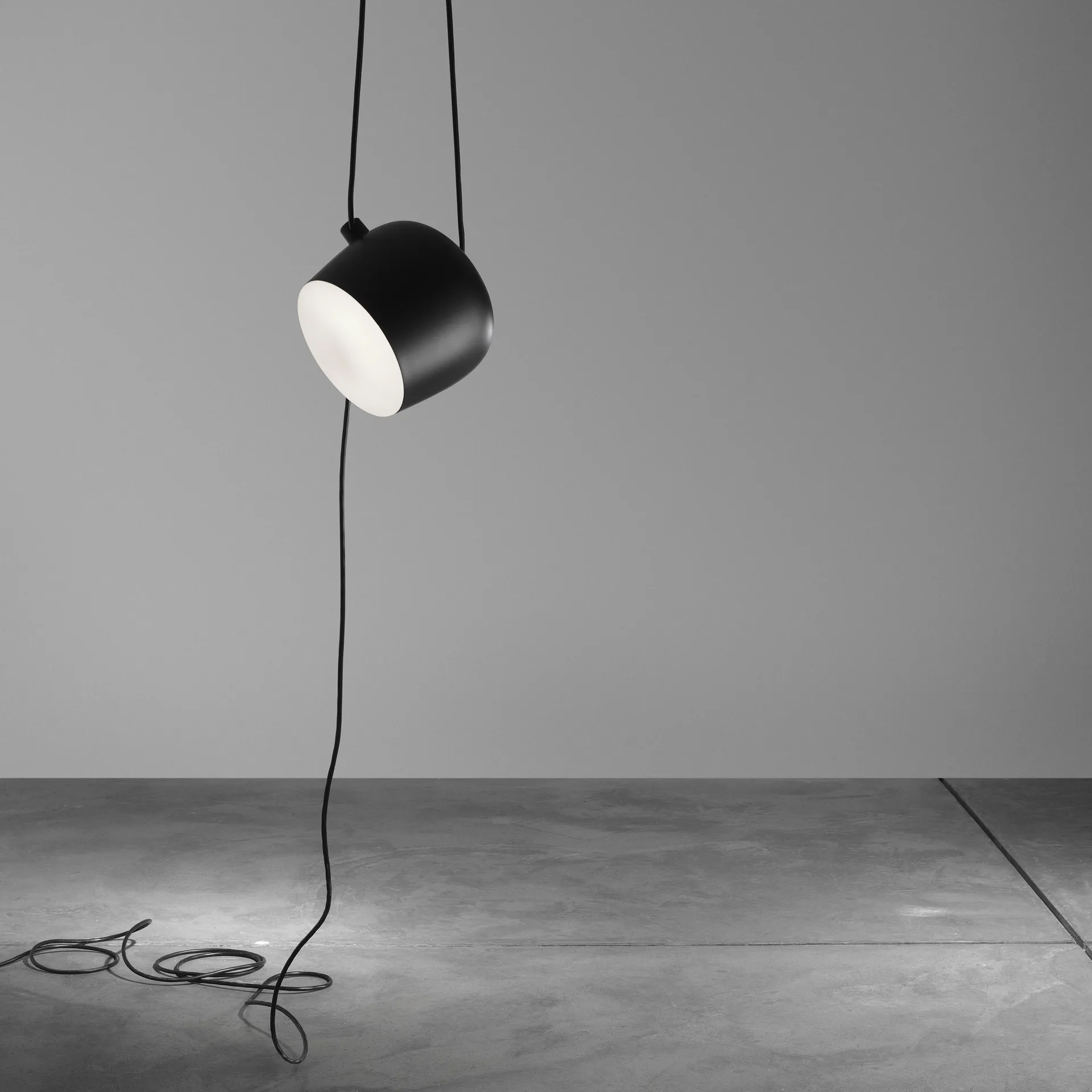 AIM taklampa, Black Flos