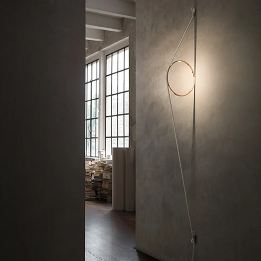 Wirering vägglampa, Rosa-svart Flos