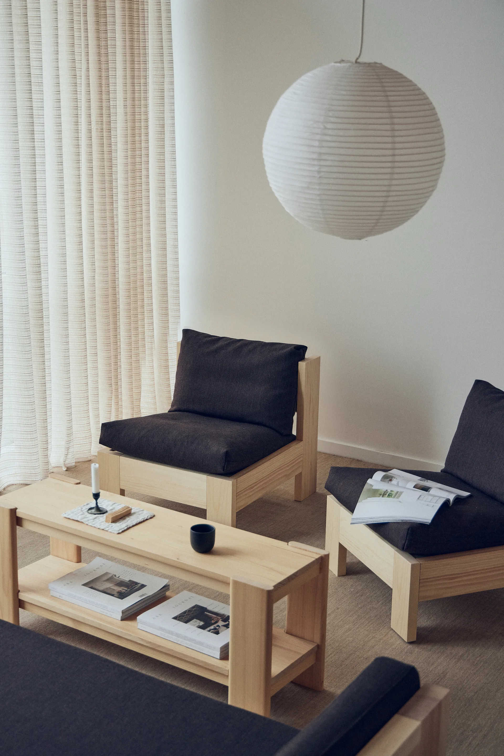 Icon loungestol, Technicolor 0370-furu Form & Refine