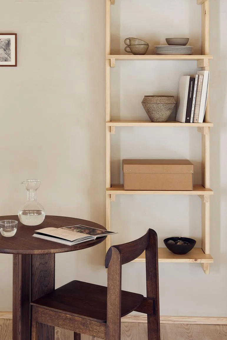 Trefoil matbord Ø75 cm, Rökt ek Form & Refine