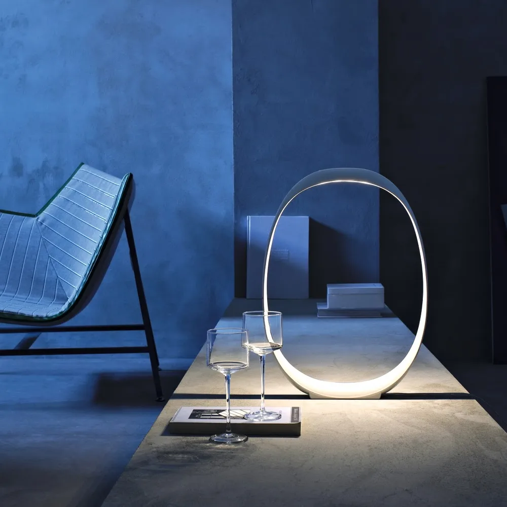 Anisha grande bordslampa, vit Foscarini