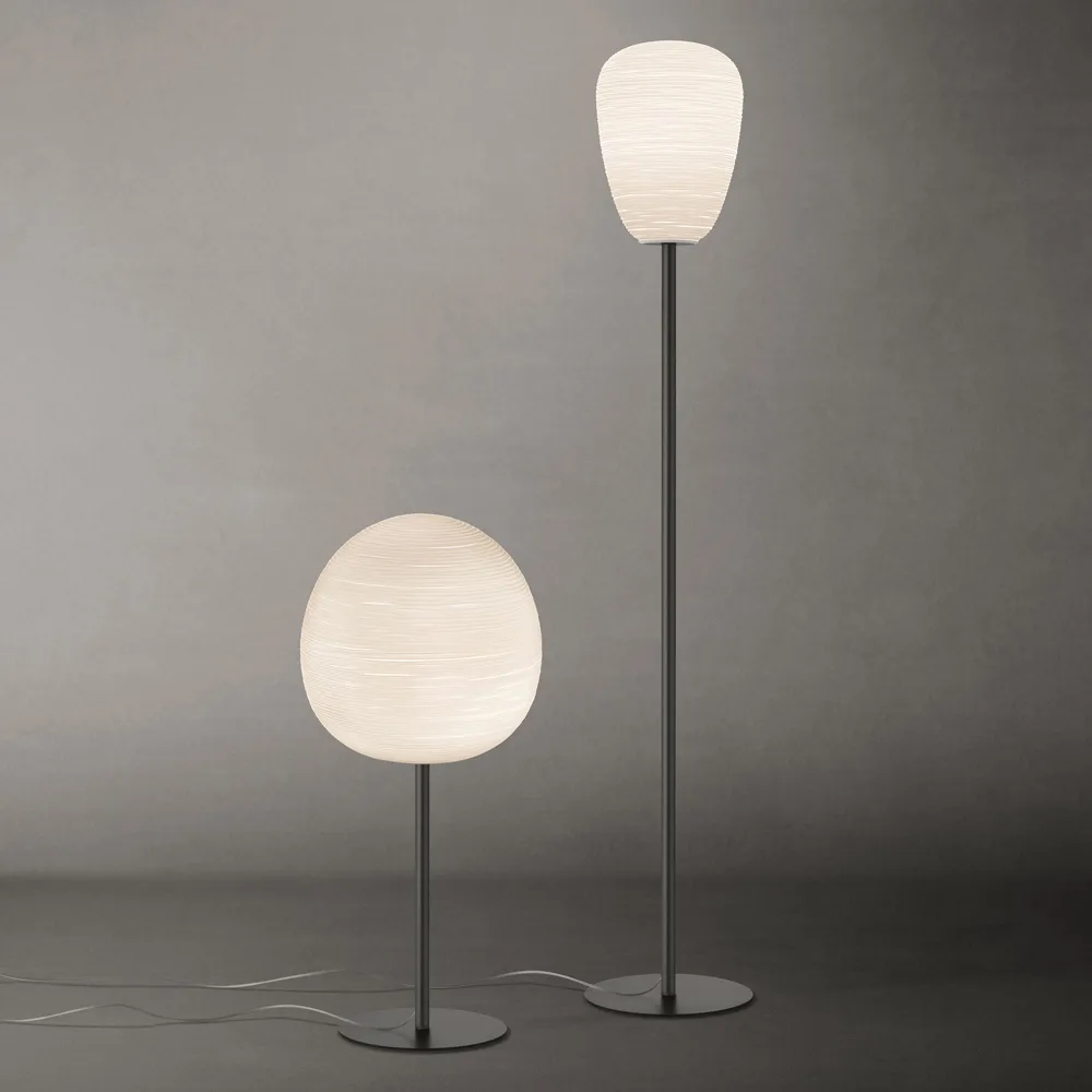 Rituals XL alta bordslampa, oro/bianco, guldfärgad stativ Foscarini