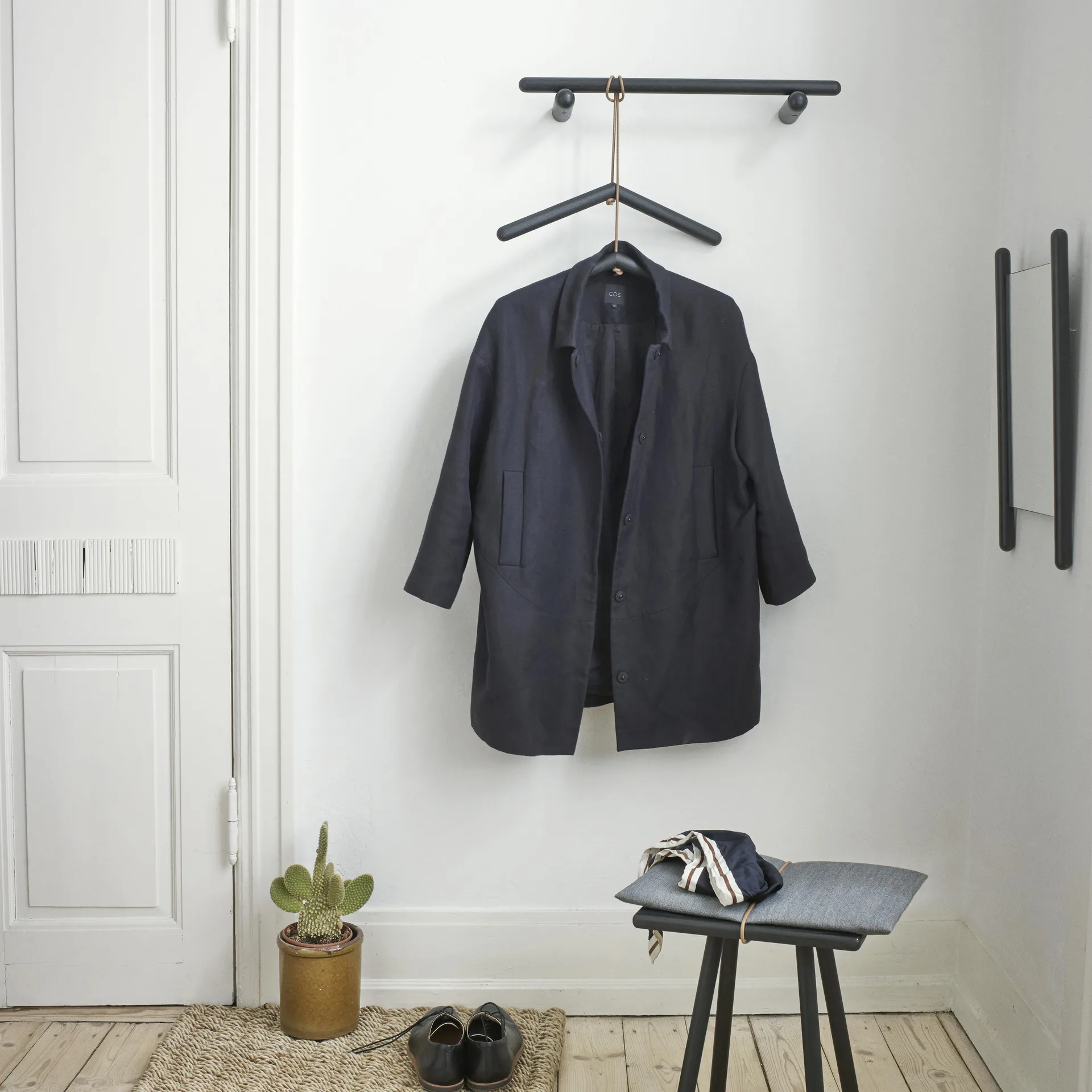 Georg hängare 60 cm, svartlackerad ek Fritz Hansen