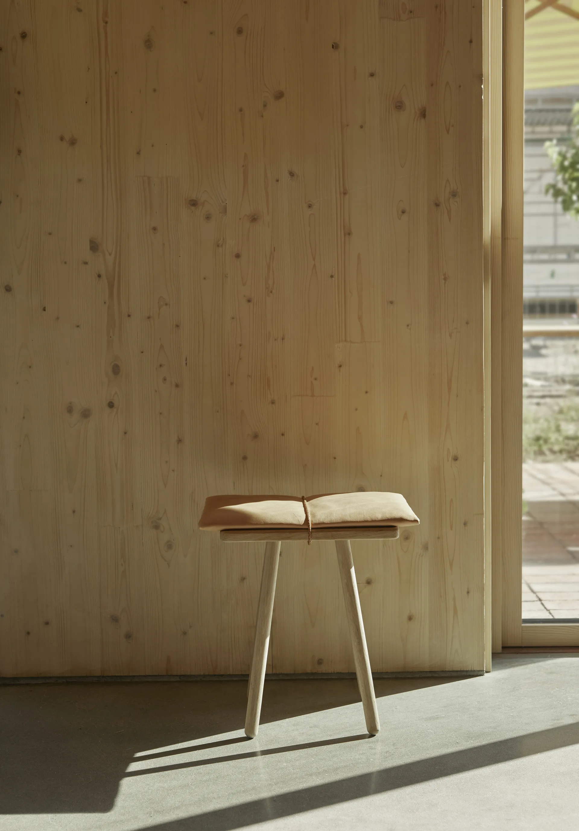 Georg läderdyna med rem till pall/barstol, Beige-brun Fritz Hansen