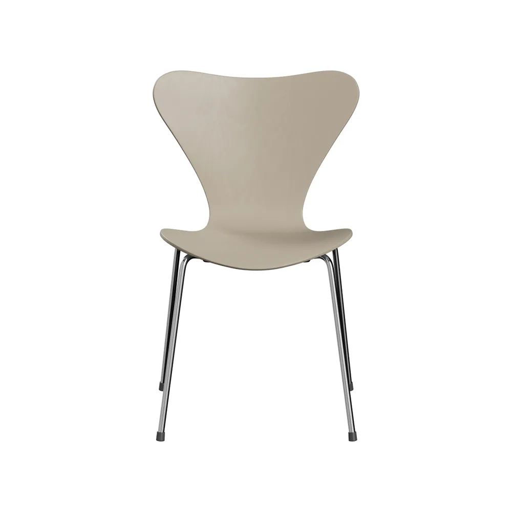 Sjuan 3107 stol, Ljusbeige-färgad ask-kromat stålstativ Fritz Hansen
