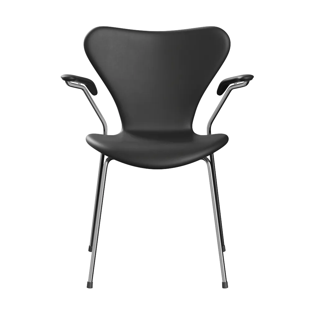 Sjuan 3207 helklädd karmstol, Essential black leather-chrome Fritz Hansen