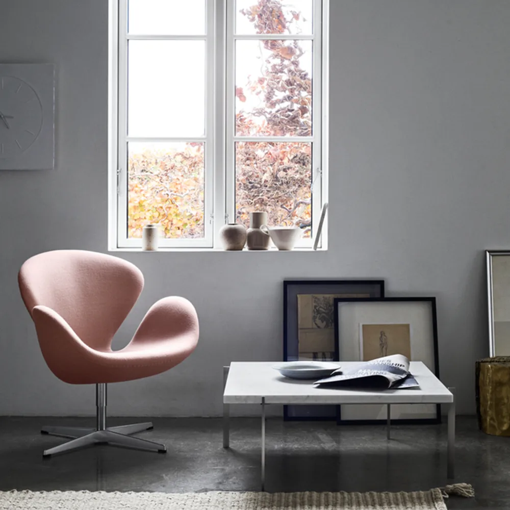 Svanen 3320 fåtölj, läder aura walnut, satinborstat rostfritt stålstativ Fritz Hansen
