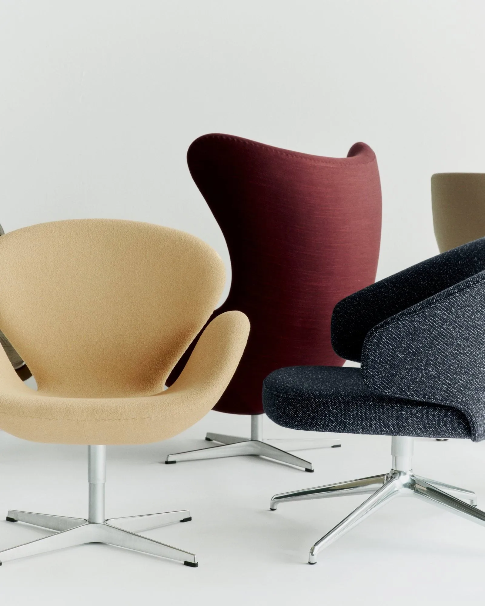 Svanen 3320 fåtölj, Natural läder-borstad aluminium Fritz Hansen