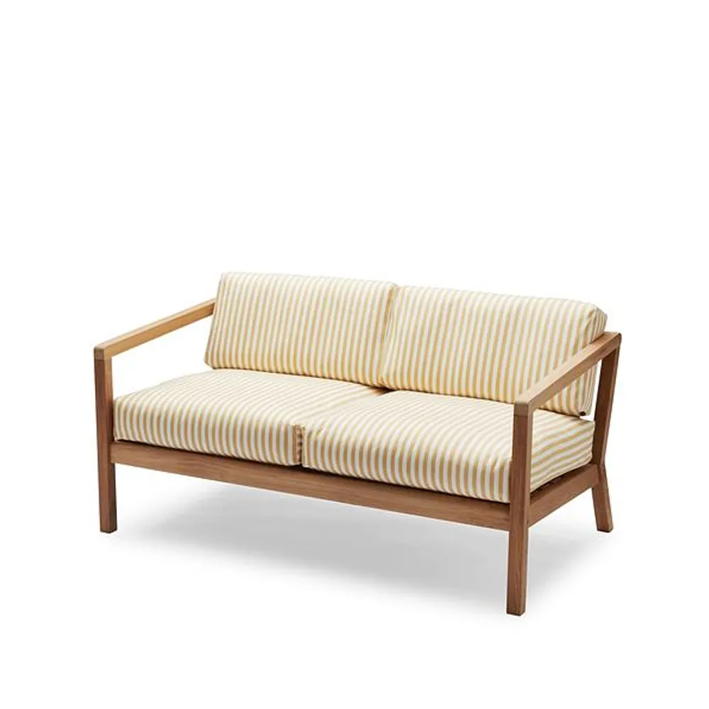 Virkelyst soffa 2-sits teak, Tyg outdoor textile golden yellow stripe Fritz Hansen