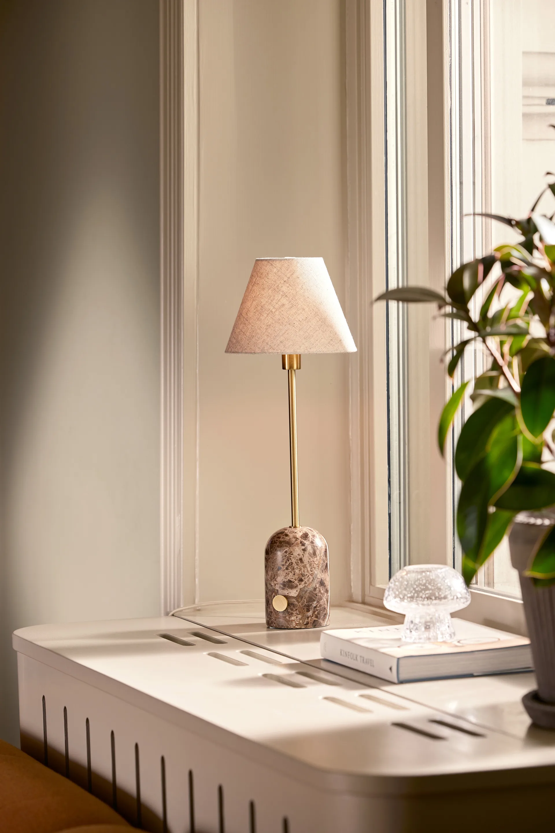 Gino 20 bordslampa, Brun Globen Lighting