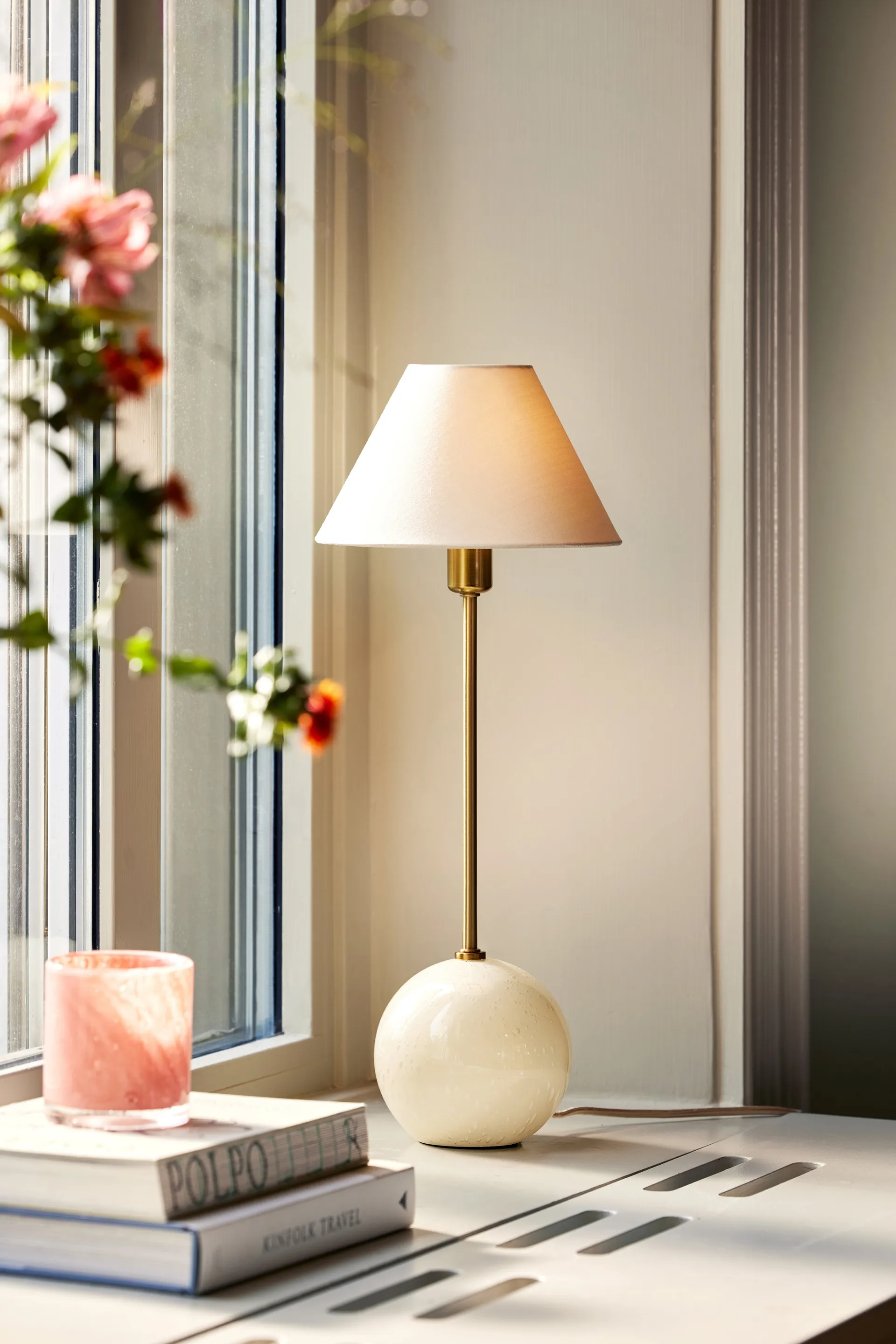 Iris 20 bordslampa, Creme Globen Lighting