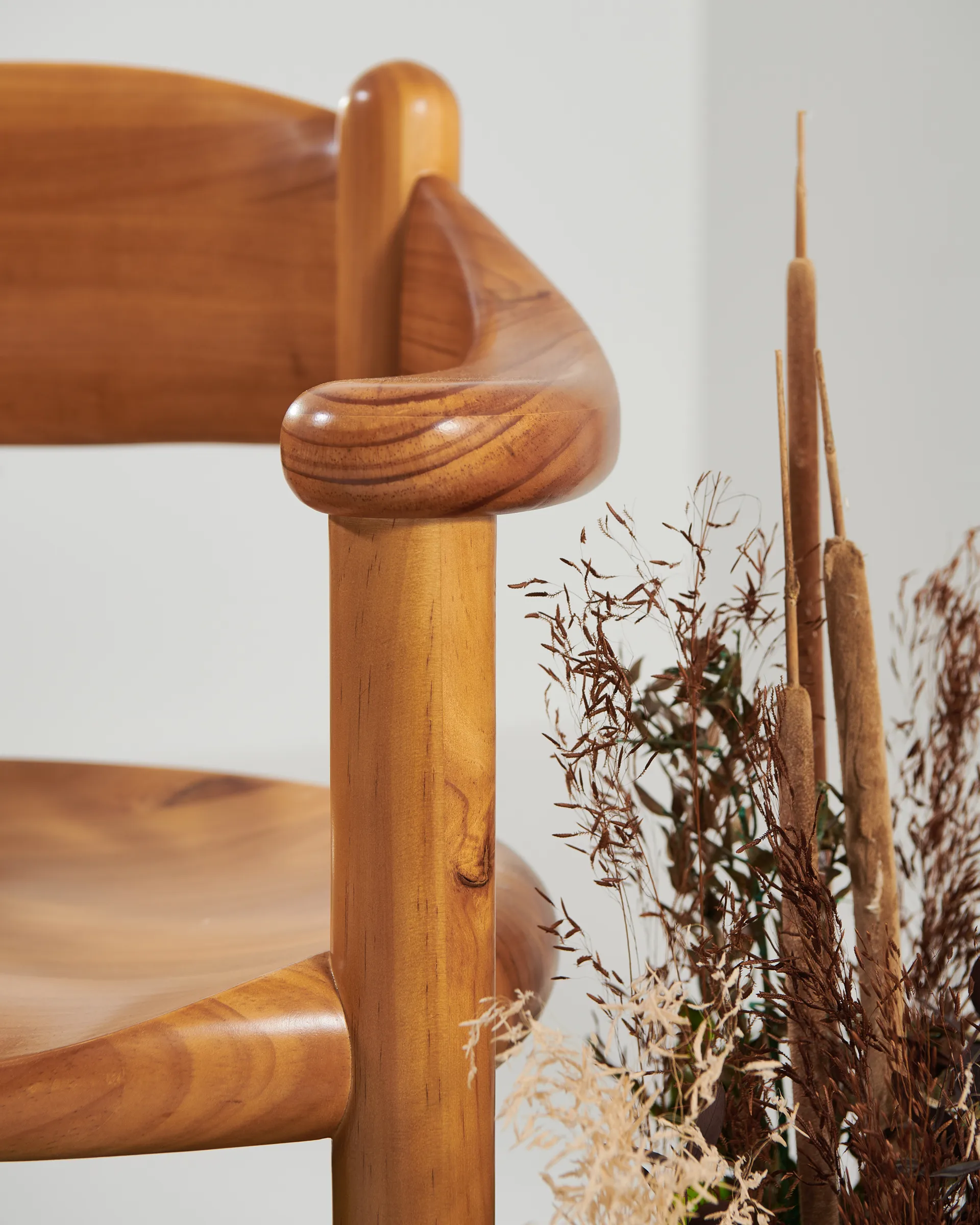 Daumiller karmstol, Golden pine GUBI