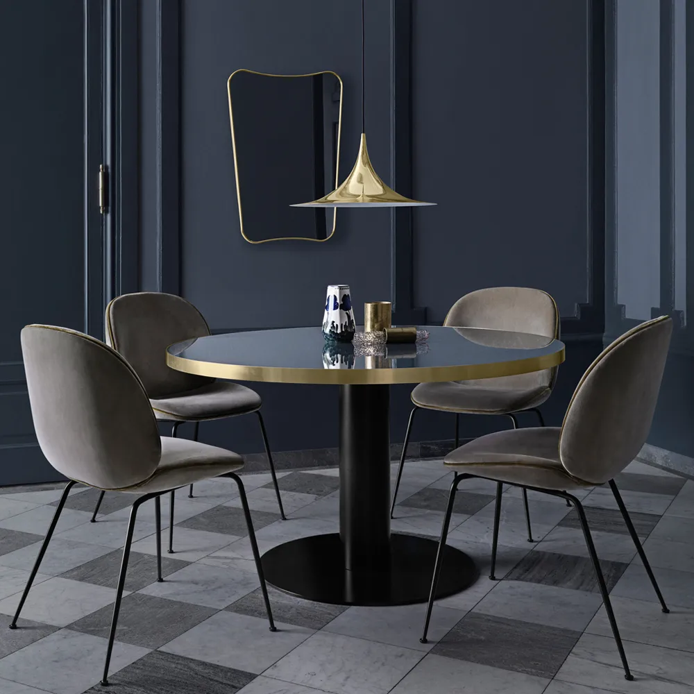 Gubi 2.0 matbord, marble black, ø110, svart stativ GUBI