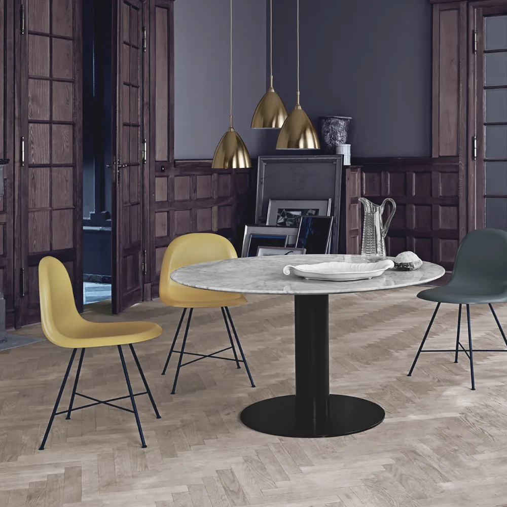 Gubi 2.0 matbord, marble black, ø150, svart stativ GUBI