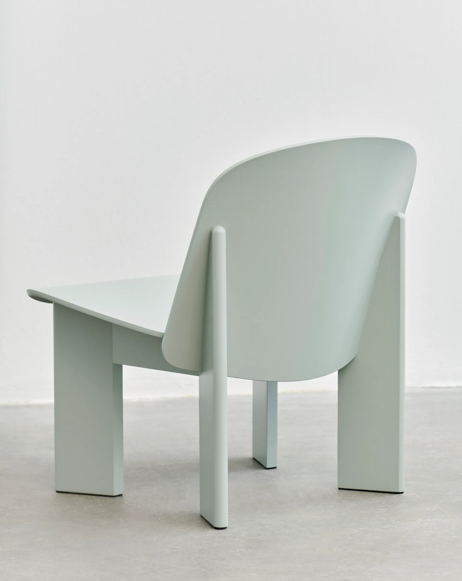 Chisel lounge chair, Eucalyptus lackad bok HAY