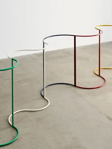 Colour Rack s-shape klädhängare 144,2x150 cm - Eggshell - HAY